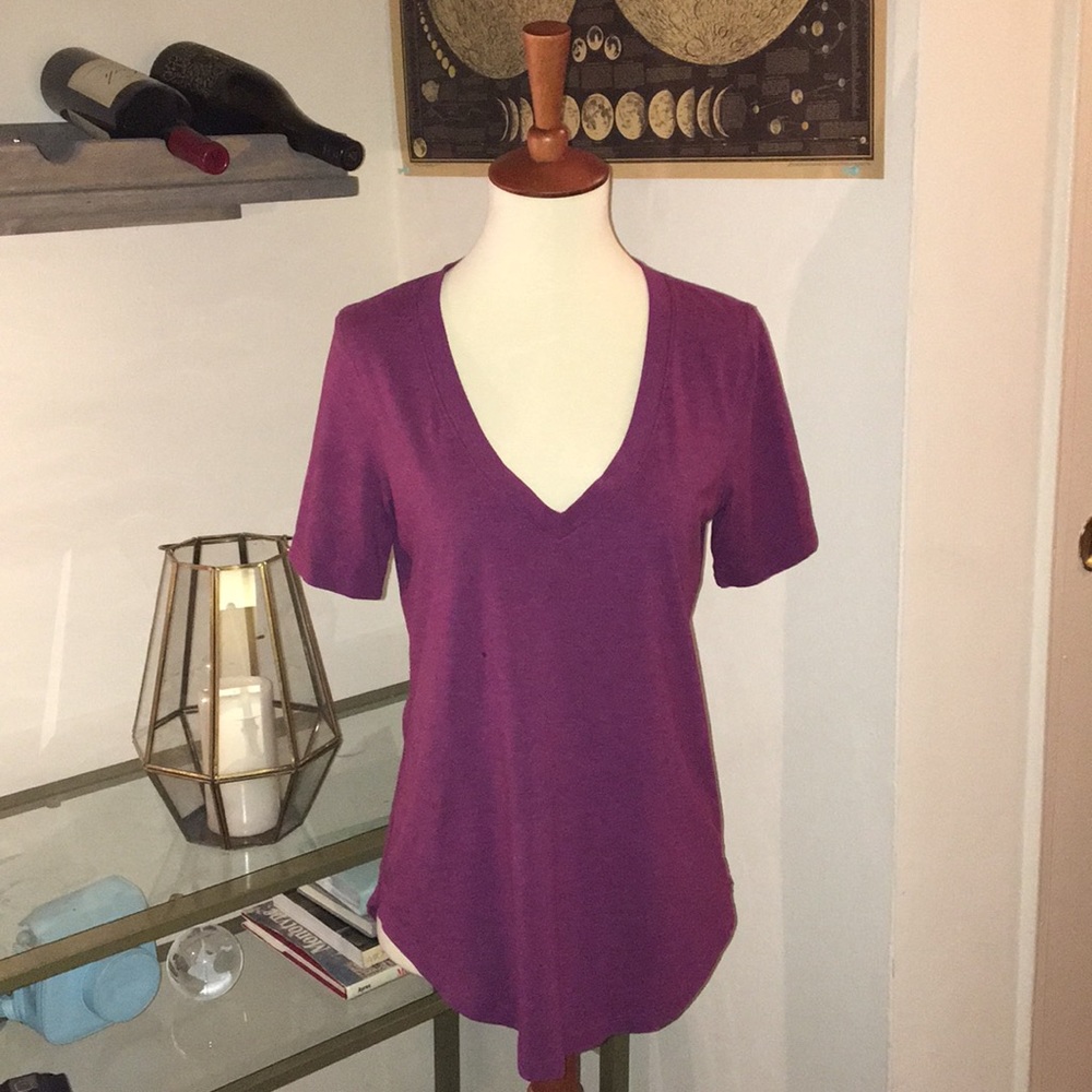 LULULEMON *T SHIRT* SIZE SMALL